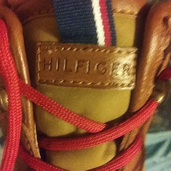 Tommy Hilfiger Size 9 leather duck boots - Picture 2 of 3